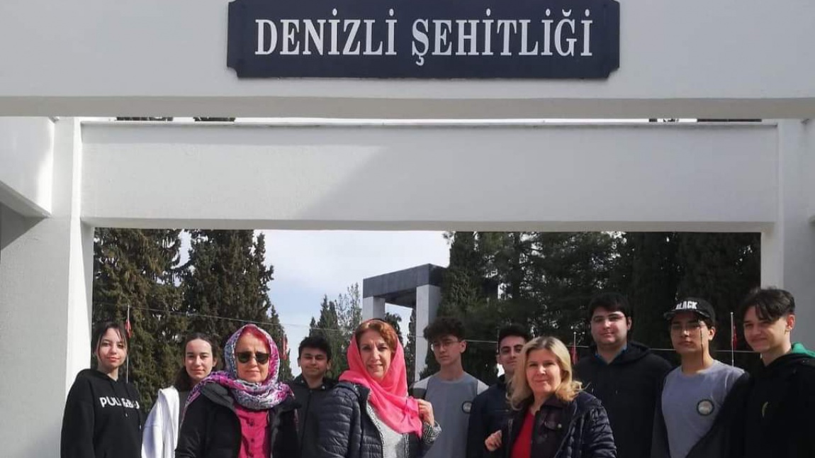 Gezi Tanıtma ve Turizm Kulübü öğretmenleri ve öğrencileri Denizli Şehitliğini ziyaret etti.