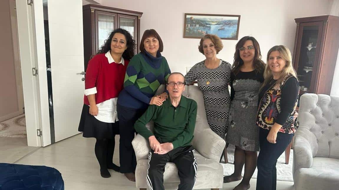 24 Kasım Öğretmenler Günü etkinlikleri kapsamında emekli öğretmenimiz Ahmet BAŞARAN'ı ziyaret ettik.